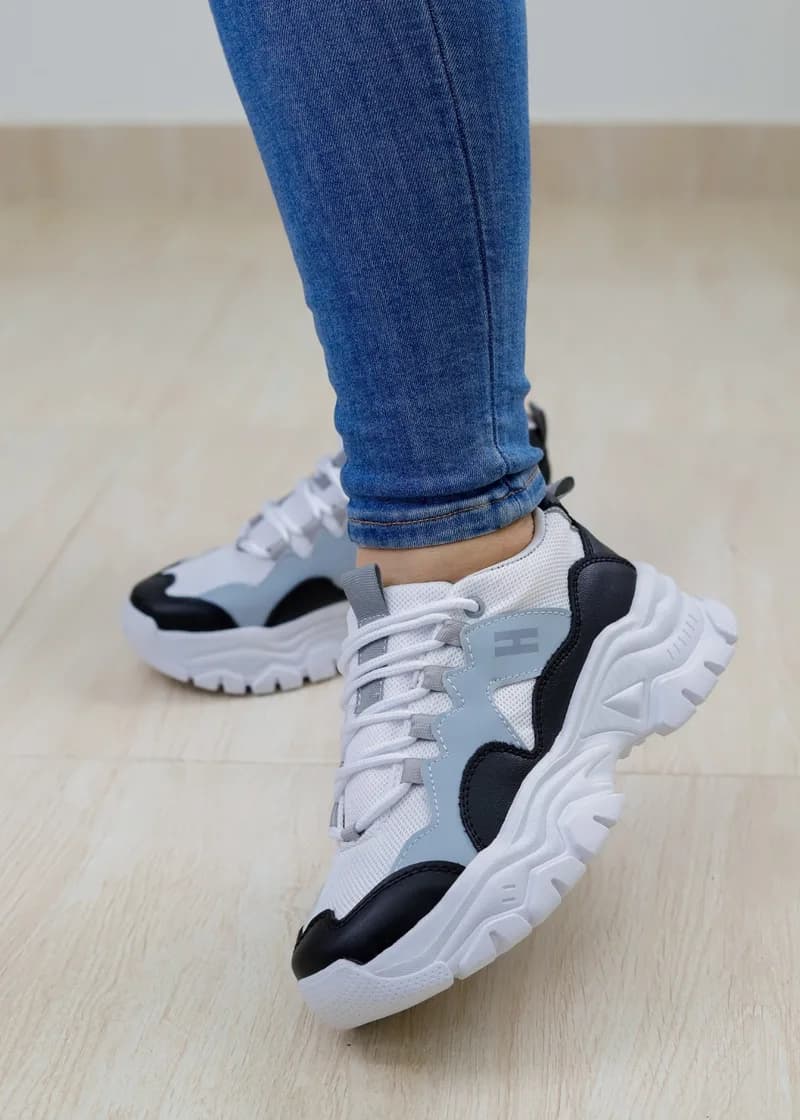Zapatilla Blanco x Negro 1